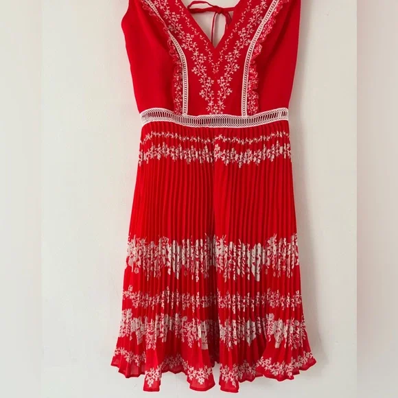 Self-Portrait Red & White Accordion Detailed Mini Dress 0 - Picture 3 of 9